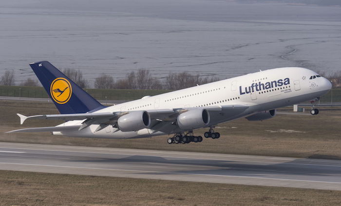 C'est un A380 de Lufthansa comme celui-ci qui a évité une collision avec un drone, au-dessus de Los Angeles
