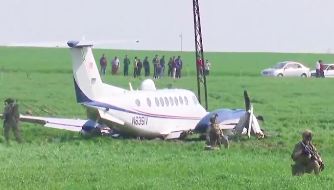 Le MC-12W, avion espion américain dérivé du Beech King Air, a interrompu sa mission de renseignement, dans un champ, en Irak