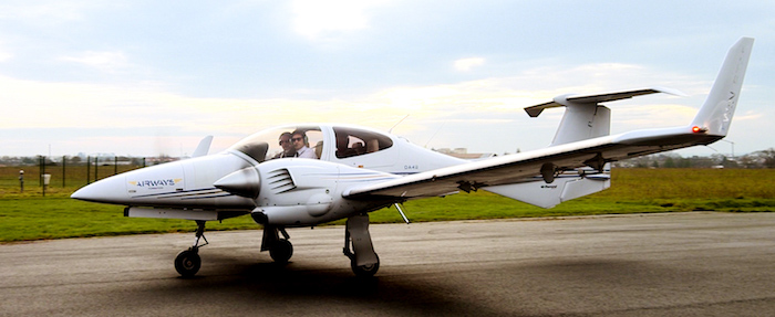 Sur les 300 heures de vol du cursus NG300 d'Airways College, 74 heures sont réalisées sur bimoteur.