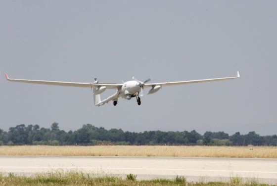 Avec le Patroller, Sagem évoque un appareil « optionnellement piloté », la présence d’un pilote à bord pouvant être envisagée dans certains cas de figure. Le cahier des charges de l’armée de Terre ne fait pas appel toutefois à cette capacité.