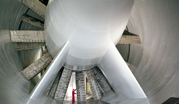 Les pâles des ventilateurs qui génèrent le flux d'air à l'intérieur de la grande soufflerie S1MA de Modane datent de la construction en 1947. Le temps est venu de les remplacer.