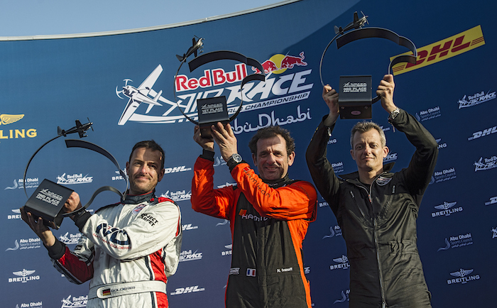 Ivanoff (1er) et Le Vot (3è). Deux français : un podium inédit depuis la création du championnat du monde Red Bull Air Race