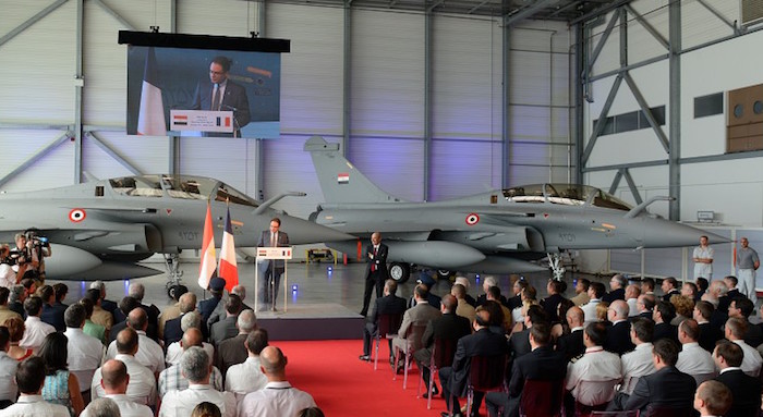 Dassault va poursuivre l’accompagnement de l’armée de l’air égyptienne en termes de formation et de soutien, après les livraisons des 6 premiers Rafale en 2015 et 2016,