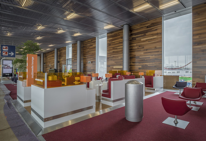 L'espace multimedia de la nouvelle salle d'embarquement d'Orly-Sud