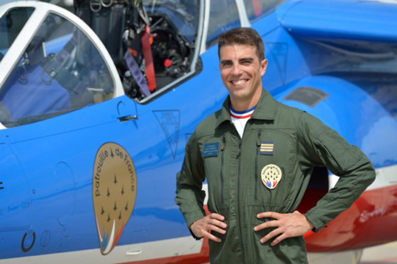 Ancien pilote de Rafale, le Capitaine Cyril Touzet (Arket) a rejoint la Patrouille de France en septembre 2015. Il occupe la place d'équipier intérieur Gauche (N°3) au sein de l'équipe 2016.