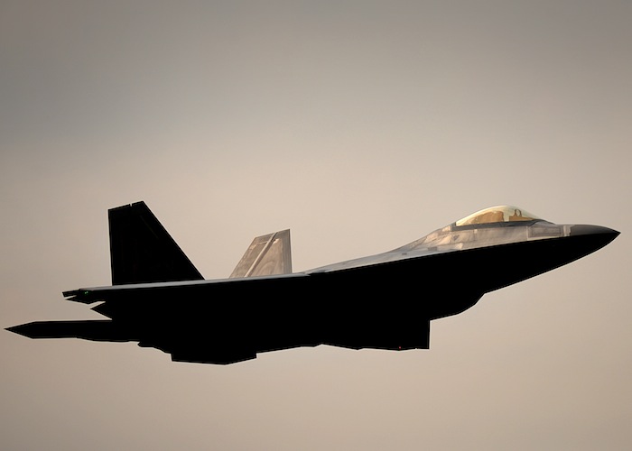L’USAF juge le F-22 indispensable à ses opérations dans le cadre de l’opération Inherent Resolve en Irak et en Syrie. Ce n’est pas gentil pour les autres avions qui y sont engagés…