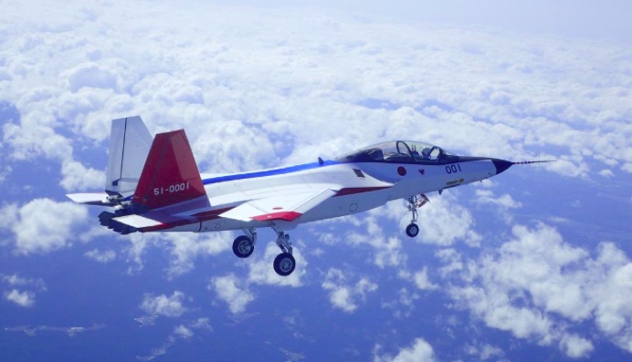 Le X-2 au cours de son premier vol, train sorti comme le veut la tradition et la prudence…