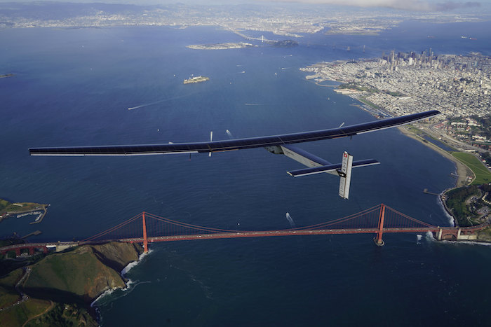 Solar Impulse 2 a traversé le Pacifique de Nagoya à San Francisco en un peu plus de 180 heures de vol entrecoupées d'une escale à Hawaï de près de 10 mois