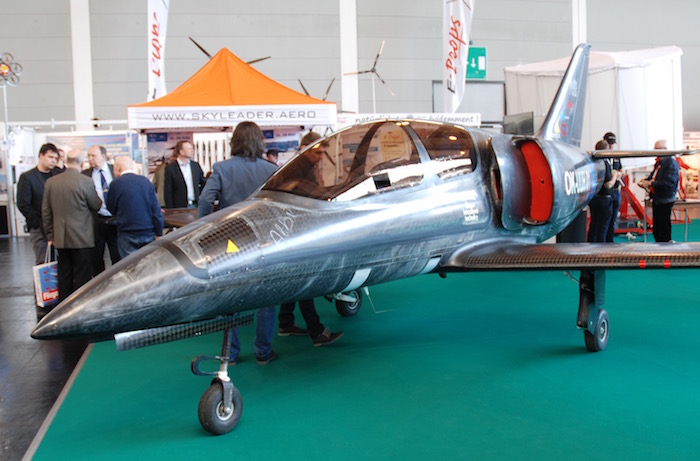 Une réplique dite ultralégère de L-39 de Skyleader vole en République Tchèque.