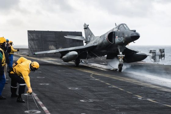 Le n°1 sur la catapulte, pour un catapultage historique. Aux commandes du dernier SEM catapulté depuis le Charles de Gaulle, « Prozac », pacha de la 17F.