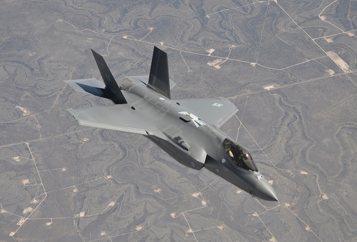 Le F-35 avait été vendu au Pentagone comme devant offrir trois versions communes à 90%, avec à la clef des économies d’échelle considérables. Les estimations font état aujourd’hui d’une communalité ne dépassant pas 20% et on cherche encore les économies...