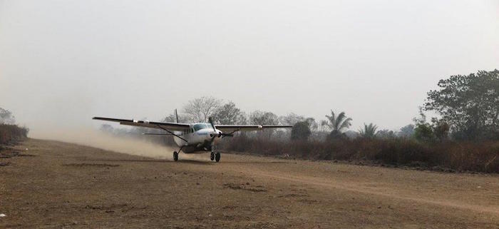 Décollage d'Alindao, une des deux pistes réhabilitées en République Centre Africaine pour les missions Ebola.