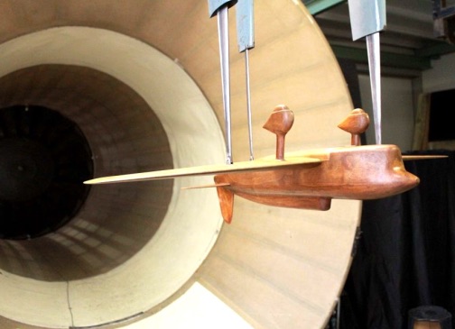 Essais à la soufflerie Eiffel avec une maquette de soufflerie de Caudron C530 (années 1930) dans le cadre d’un projet de réalisation d’une réplique du racer des Coupes Deutsch de la Meurthe.