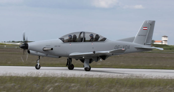 Diamond Aircraft veut se positionner sur le marché de biplaces d'entrainement militaire