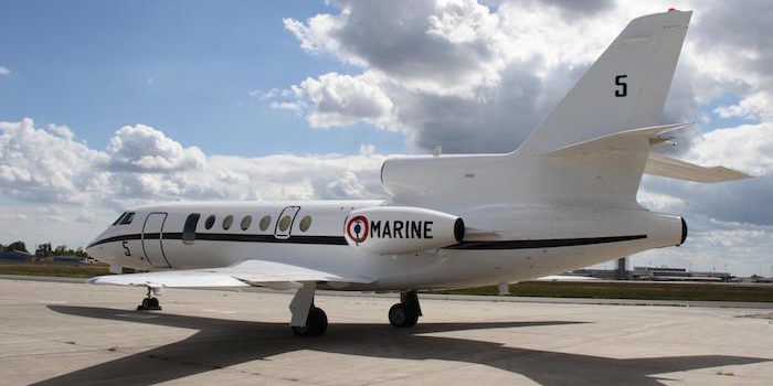 Les Falcon 50 Surmar a reçu un radar de détection, un système optronique, un nouveau cockpit et des hublots d’observation.