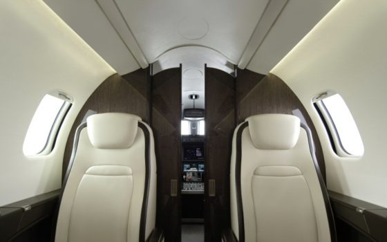 La nouvelle porte escamotable permet de réduire le bruit intérieur et d'isoler les passagers des pilotes