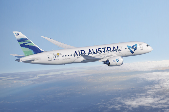 Le Boeing 787-8 avec lequel Air Austral dessert Mayotte depuis Paris est équipé en deux classes avec un total de 242 sièges.