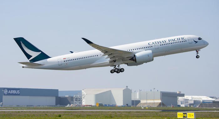 Le premier A350-900 de Cathay Pacific a effectué son premier vol le 24 mars 2016. Il a été livré le 28 mai. Son exploitation commerciale a débuté le 1er juin 2016.