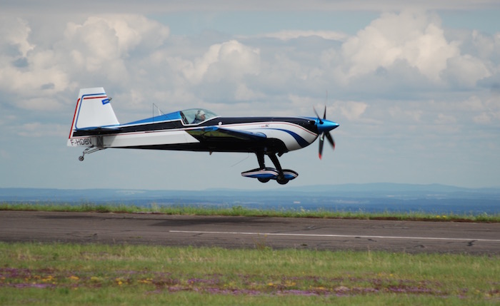 Jean-Baptiste Claudin sur Extra 300SC remporte la première manche du championnat de France 2016 Excellence
