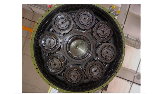 Les huit pignons satellites du deuxième étage de la BTP (vus de dessous).