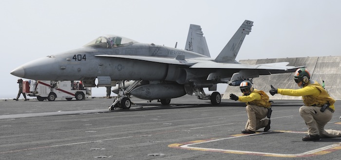 Les F/A-18 Hornet de première génération sont entrés en service en 1983 au sein de l’US Marines Corps. Trente trois ans plus tard, l’avion est donc remis en selle pour palier les retards du F-35.