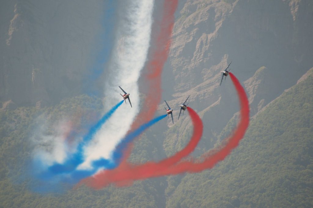 Environnement difficile pour les évolutions de la Patrouille de France mais le spectacle n'en est que plus beau.
