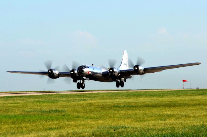 Après 16 ans de restauration le B-29 Doc a effectué un vol de 7 minutes