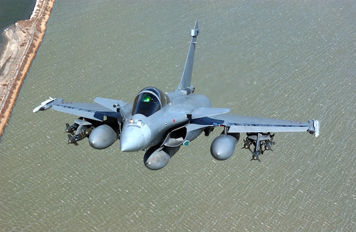 Lieu : Istres Pilote : Olivier FERRER Configuration : AASM + 2 MICA EM en Ext Voilure, + 2 MICA EM en Int Fuselage, + 3 Bidons 2000 l.