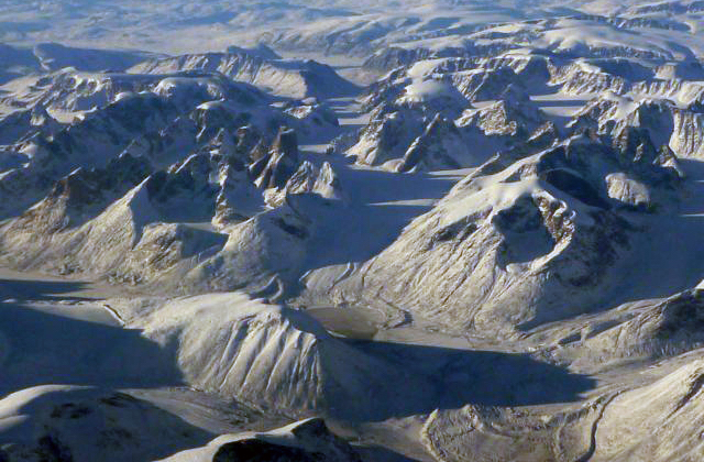 polar-kid-parc_national_auyuittuq-nunavut-canada