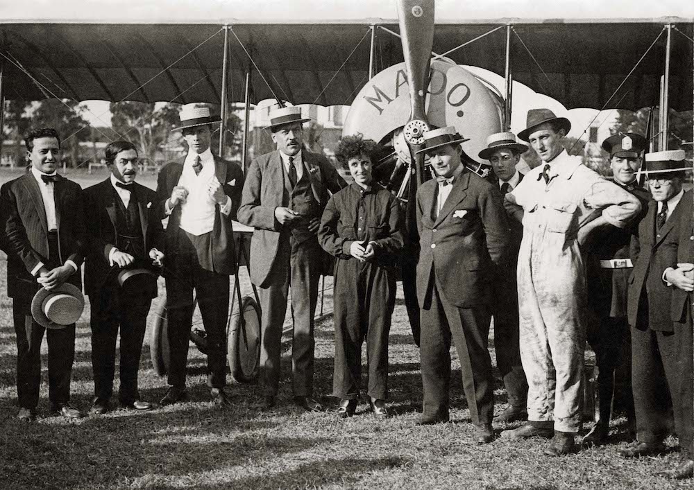 "1er avril 1921"  La Cordillère des Andes est traversée pour la première fois en avion par Adrienne Bolland . Adrienne-Bolland-4