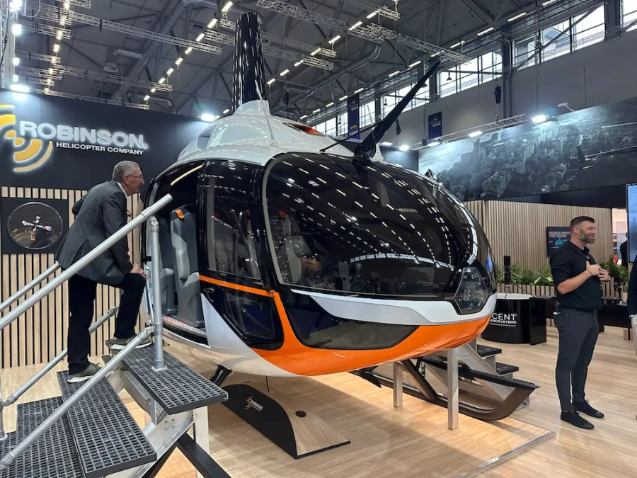 Inside R88 Robinson Première européenne pour le Robinson R88 - Aerobuzz : Aerobuzz