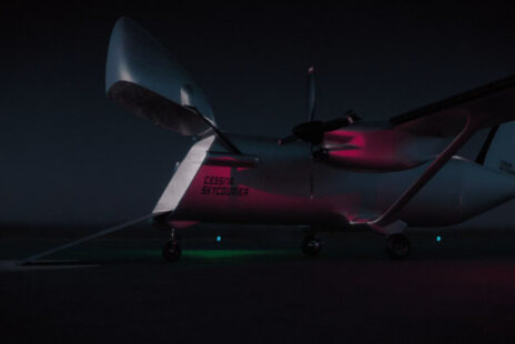 Vue 3D nocturne du Cessna SkyCourier UX nez ouvert