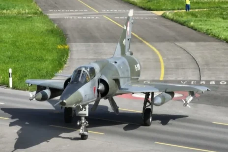 Le Mirage III RS R-2109 au roulage