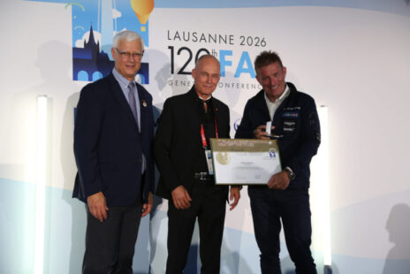 Remise de la médaille Louis Blériot à Raphaël Domjan